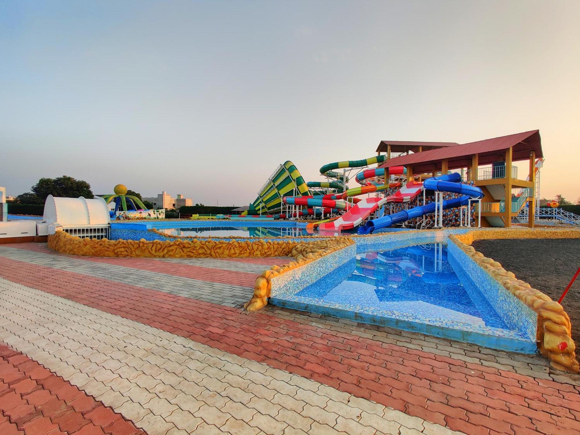 Wet N Wild Water Park & Resort Mendarda Eksteriør billede
